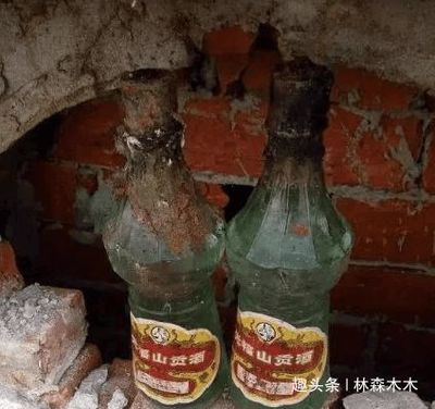 村(cūn)民墓地發現21年前埋的白酒,想賣個(gè)好價錢,網友:确定能喝(hē)?